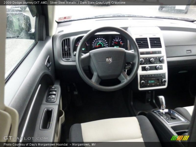 Dashboard of 2009 Journey SXT AWD