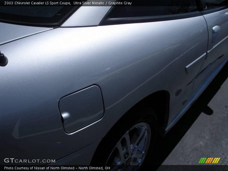Ultra Silver Metallic / Graphite Gray 2003 Chevrolet Cavalier LS Sport Coupe