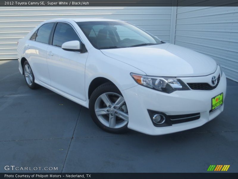 Super White / Black/Ash 2012 Toyota Camry SE