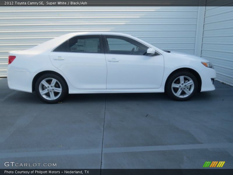 Super White / Black/Ash 2012 Toyota Camry SE
