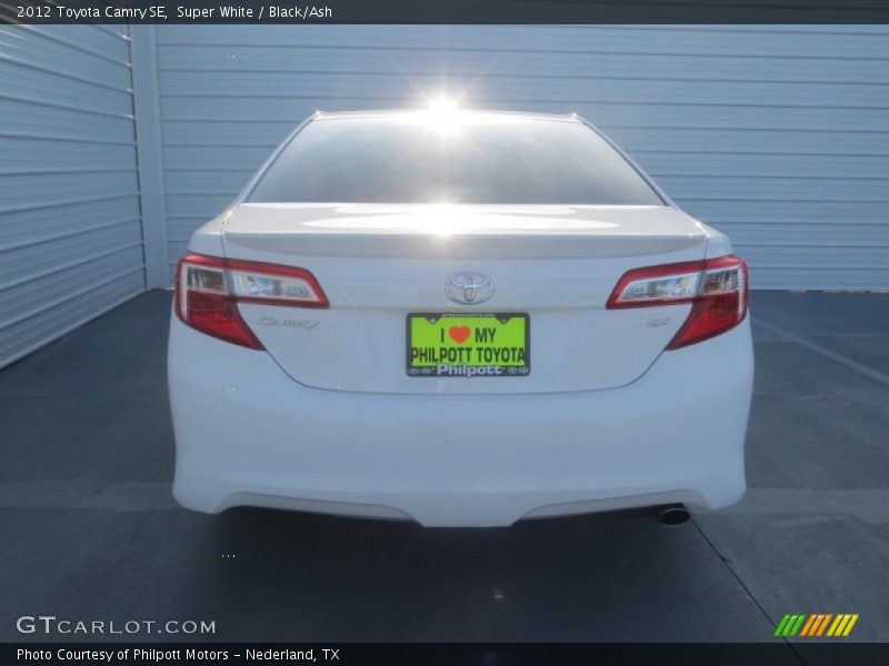 Super White / Black/Ash 2012 Toyota Camry SE