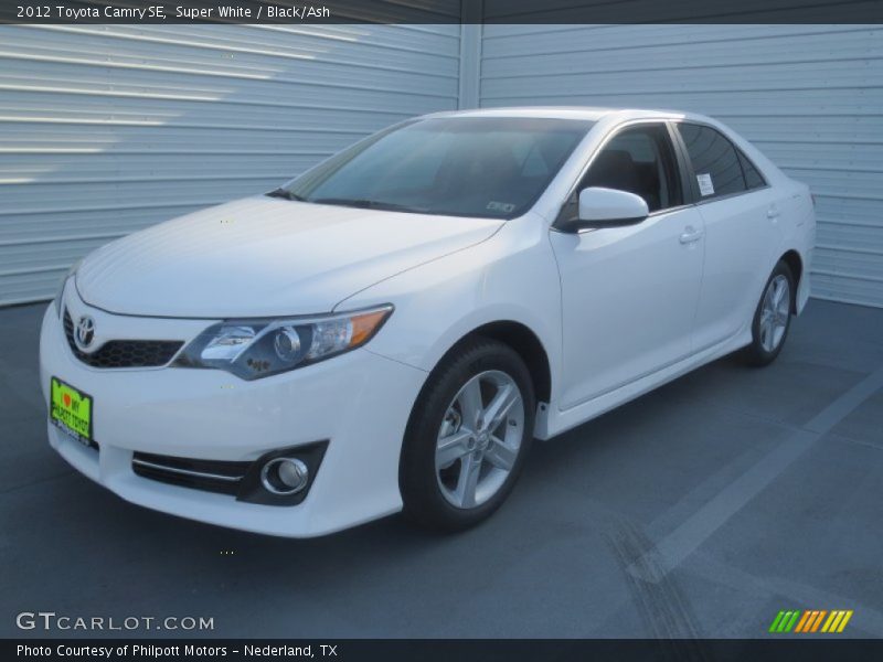 Super White / Black/Ash 2012 Toyota Camry SE