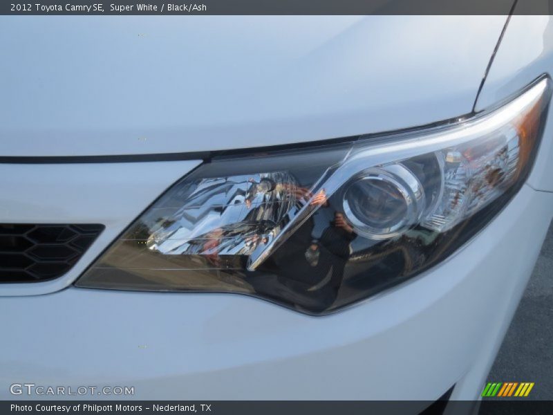 Super White / Black/Ash 2012 Toyota Camry SE