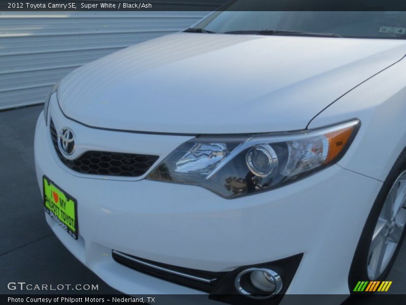 Super White / Black/Ash 2012 Toyota Camry SE