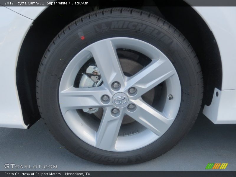 Super White / Black/Ash 2012 Toyota Camry SE
