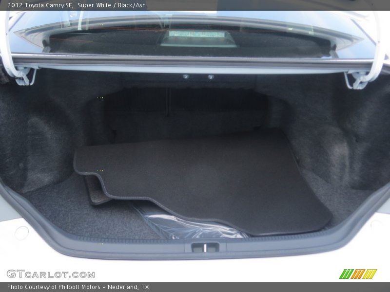Super White / Black/Ash 2012 Toyota Camry SE
