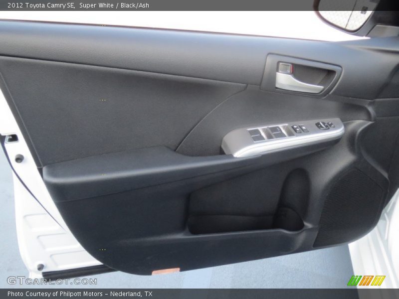 Super White / Black/Ash 2012 Toyota Camry SE
