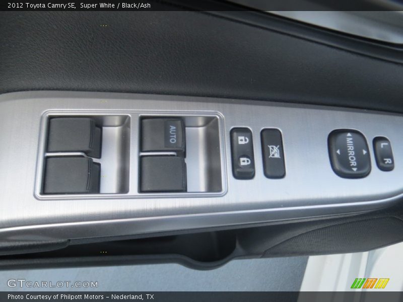 Super White / Black/Ash 2012 Toyota Camry SE