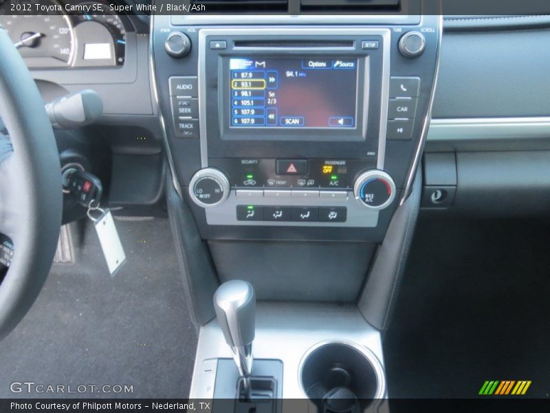 Super White / Black/Ash 2012 Toyota Camry SE