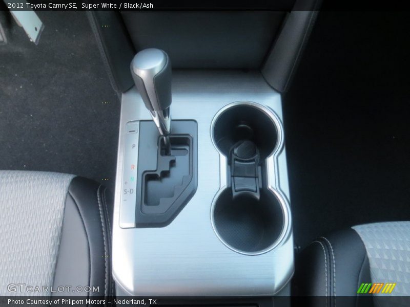 Super White / Black/Ash 2012 Toyota Camry SE
