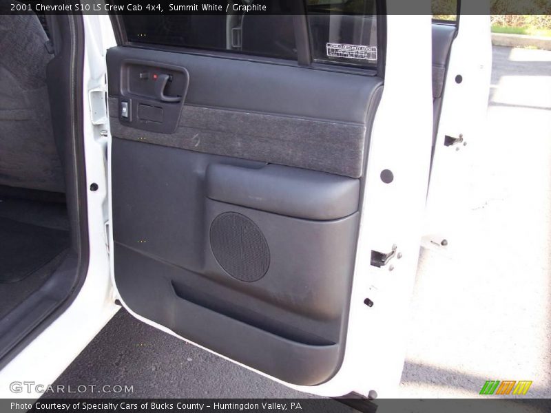 Summit White / Graphite 2001 Chevrolet S10 LS Crew Cab 4x4