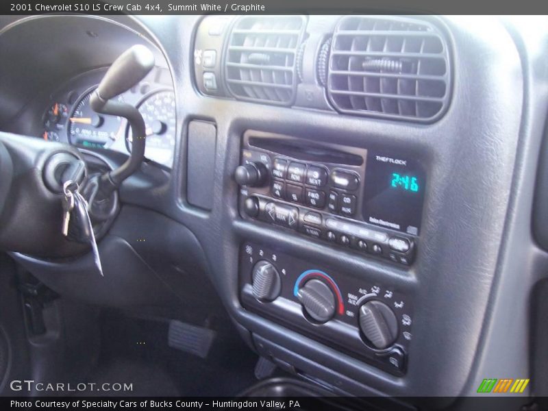 Summit White / Graphite 2001 Chevrolet S10 LS Crew Cab 4x4