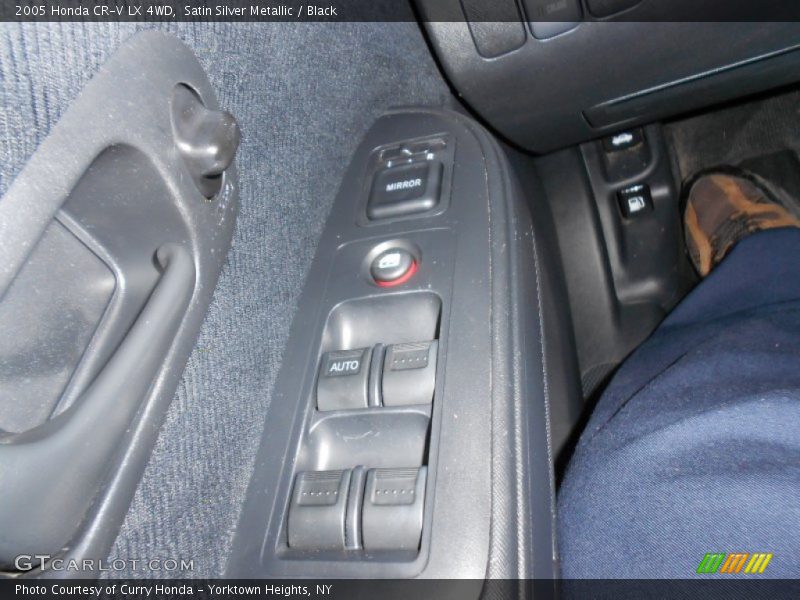 Satin Silver Metallic / Black 2005 Honda CR-V LX 4WD