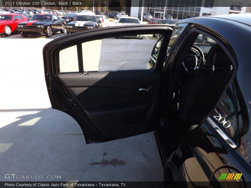 Black / Black 2013 Chrysler 200 S Sedan