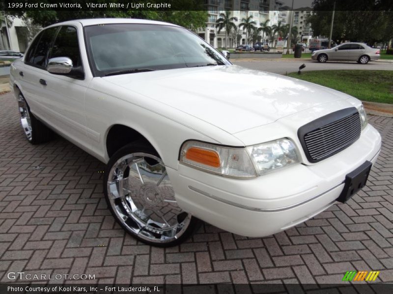 Vibrant White / Light Graphite 1999 Ford Crown Victoria