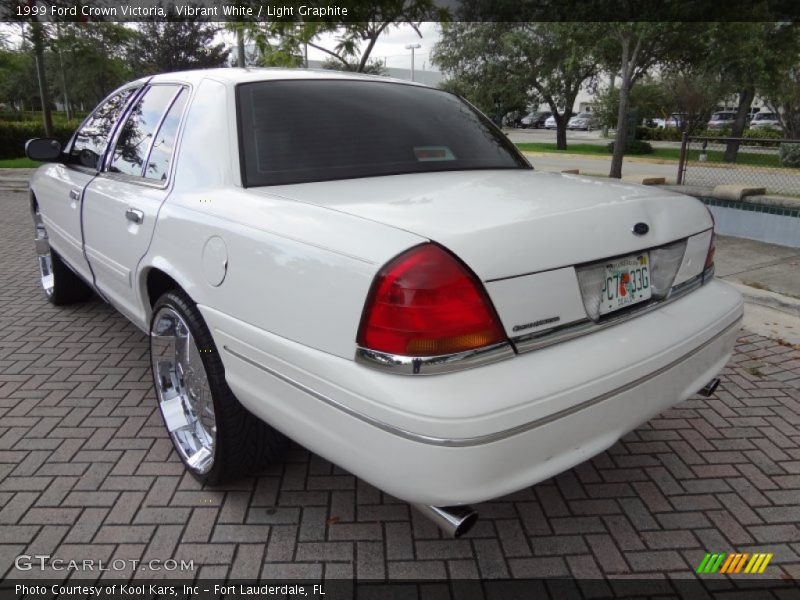 Vibrant White / Light Graphite 1999 Ford Crown Victoria