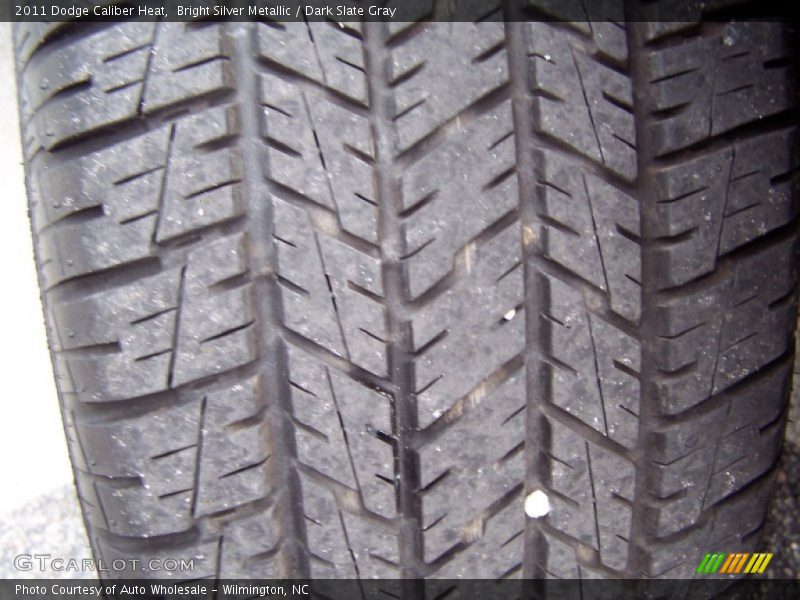 Bright Silver Metallic / Dark Slate Gray 2011 Dodge Caliber Heat