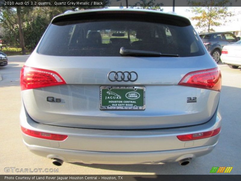 Quartz Grey Metallic / Black 2010 Audi Q5 3.2 quattro