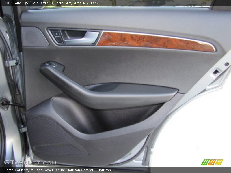 Quartz Grey Metallic / Black 2010 Audi Q5 3.2 quattro