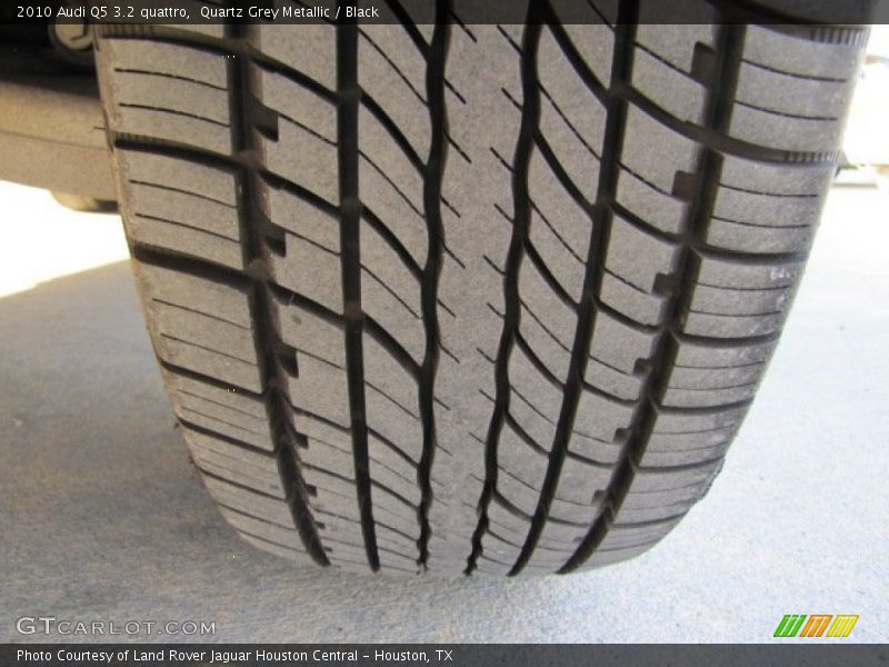 Quartz Grey Metallic / Black 2010 Audi Q5 3.2 quattro
