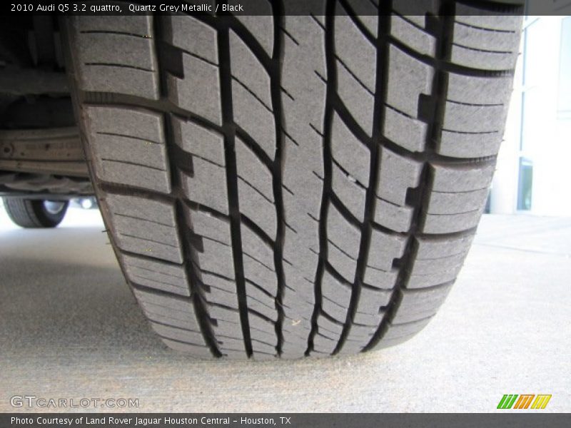 Quartz Grey Metallic / Black 2010 Audi Q5 3.2 quattro