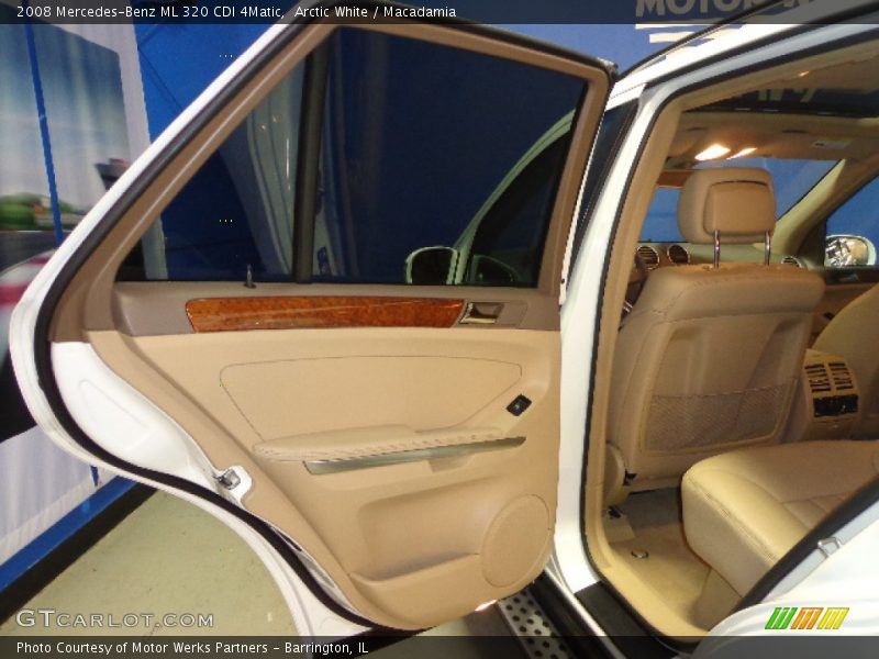 Arctic White / Macadamia 2008 Mercedes-Benz ML 320 CDI 4Matic