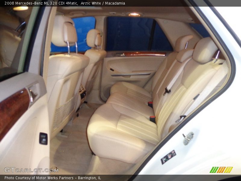 Arctic White / Macadamia 2008 Mercedes-Benz ML 320 CDI 4Matic