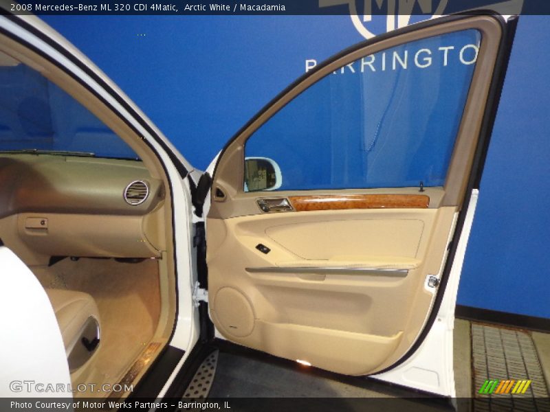 Arctic White / Macadamia 2008 Mercedes-Benz ML 320 CDI 4Matic