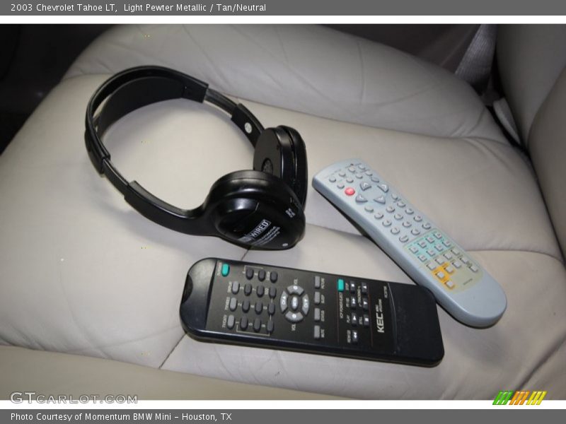 Light Pewter Metallic / Tan/Neutral 2003 Chevrolet Tahoe LT