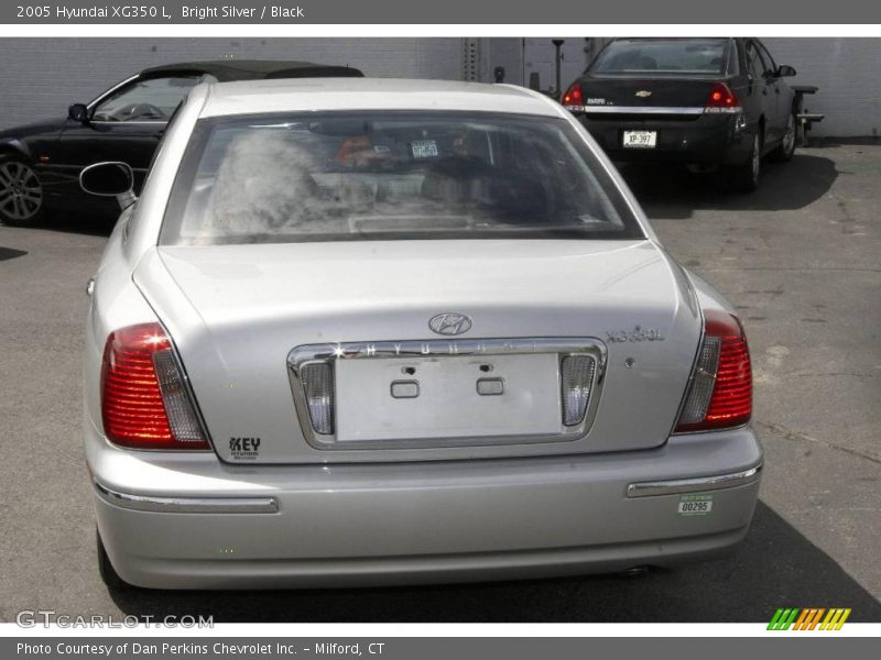 Bright Silver / Black 2005 Hyundai XG350 L