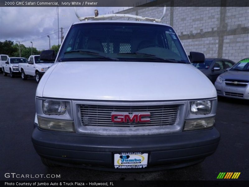 Ivory White / Pewter 2000 GMC Safari Commercial