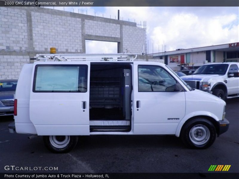 Ivory White / Pewter 2000 GMC Safari Commercial