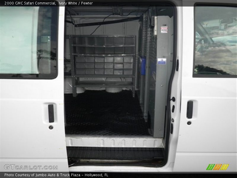Ivory White / Pewter 2000 GMC Safari Commercial