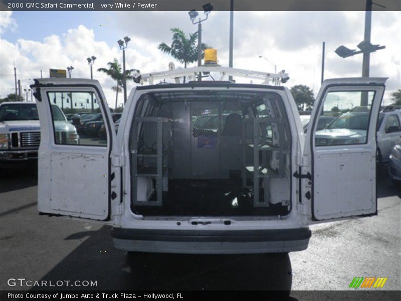 Ivory White / Pewter 2000 GMC Safari Commercial