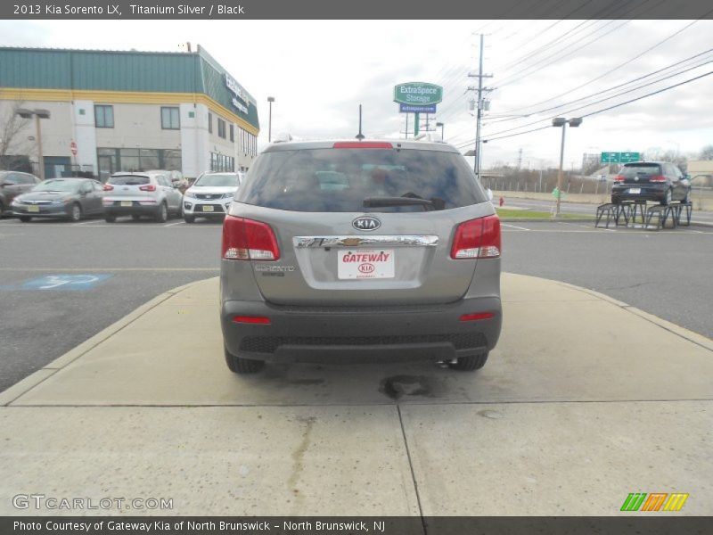 Titanium Silver / Black 2013 Kia Sorento LX