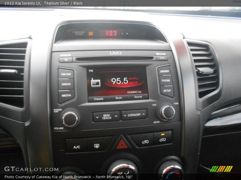 Titanium Silver / Black 2013 Kia Sorento LX