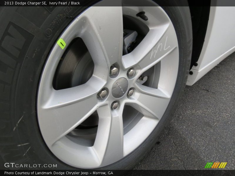 Ivory Pearl / Black 2013 Dodge Charger SE