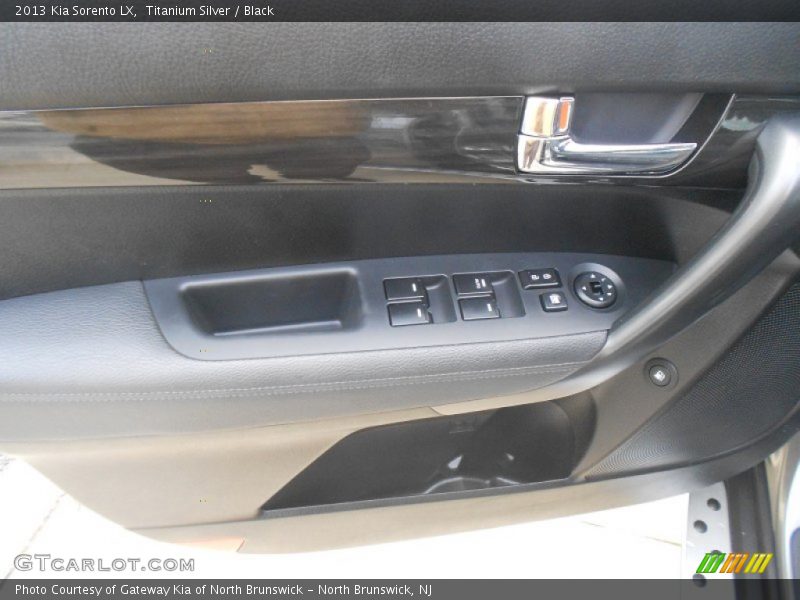 Titanium Silver / Black 2013 Kia Sorento LX