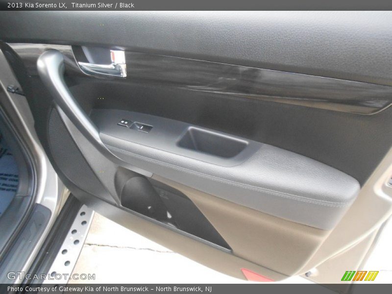Titanium Silver / Black 2013 Kia Sorento LX