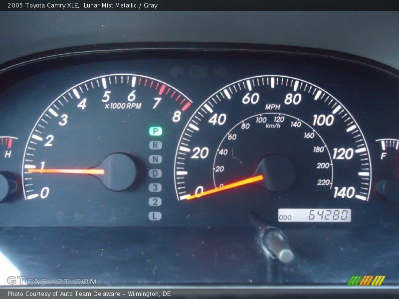 Lunar Mist Metallic / Gray 2005 Toyota Camry XLE