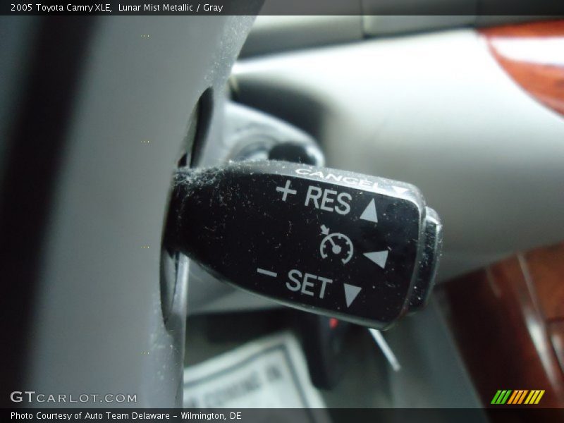 Lunar Mist Metallic / Gray 2005 Toyota Camry XLE