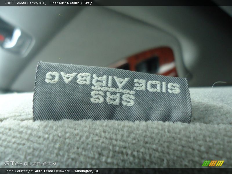 Lunar Mist Metallic / Gray 2005 Toyota Camry XLE