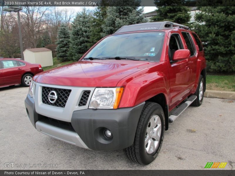 Front 3/4 View of 2010 Xterra SE 4x4