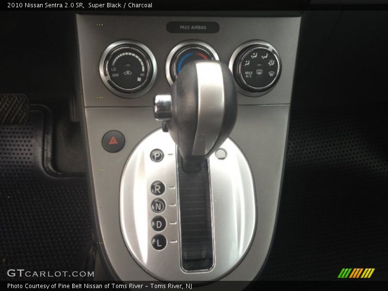 Super Black / Charcoal 2010 Nissan Sentra 2.0 SR