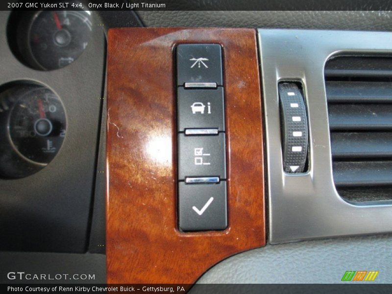 Onyx Black / Light Titanium 2007 GMC Yukon SLT 4x4