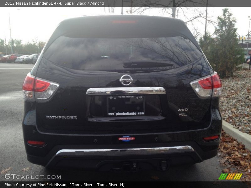 Super Black / Almond 2013 Nissan Pathfinder SL 4x4