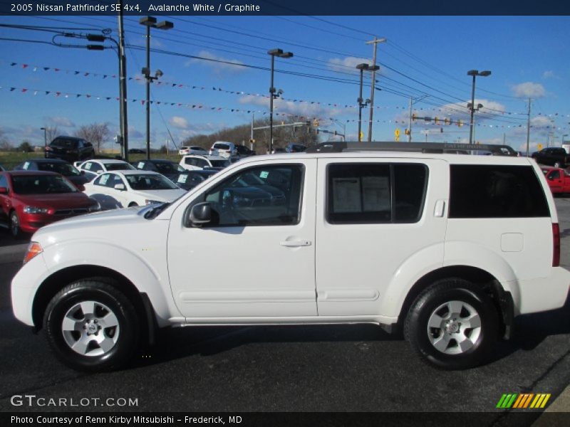 Avalanche White / Graphite 2005 Nissan Pathfinder SE 4x4