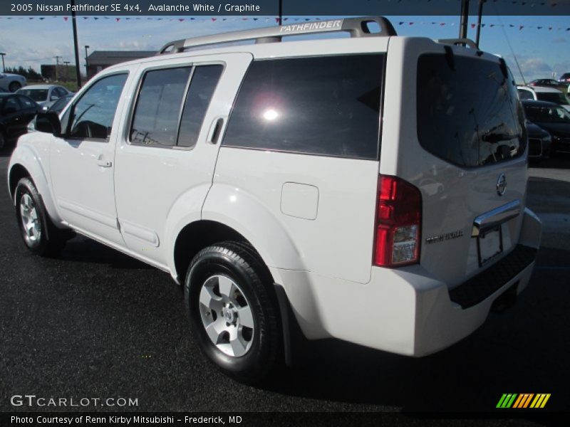 Avalanche White / Graphite 2005 Nissan Pathfinder SE 4x4