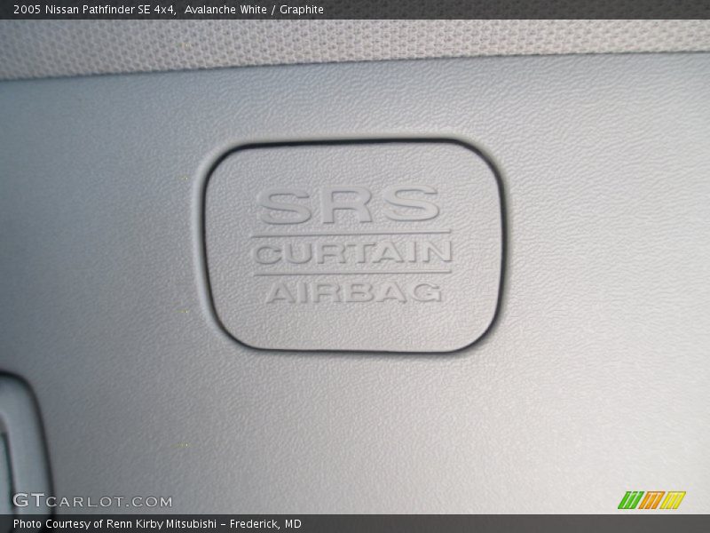 Avalanche White / Graphite 2005 Nissan Pathfinder SE 4x4