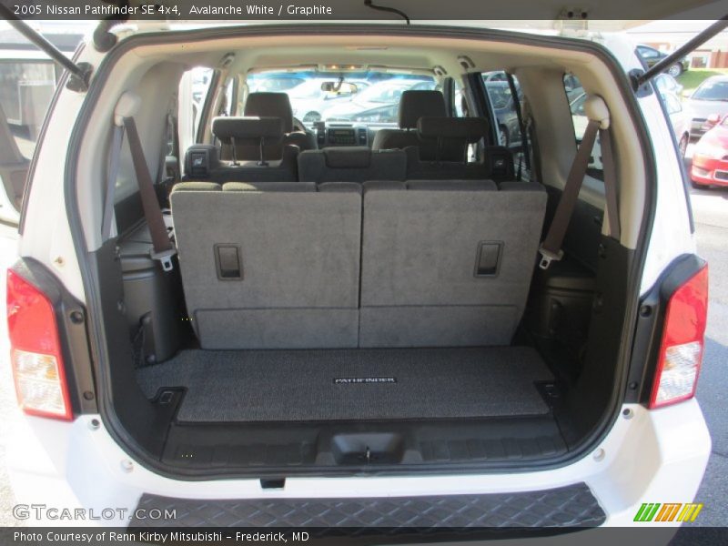 Avalanche White / Graphite 2005 Nissan Pathfinder SE 4x4